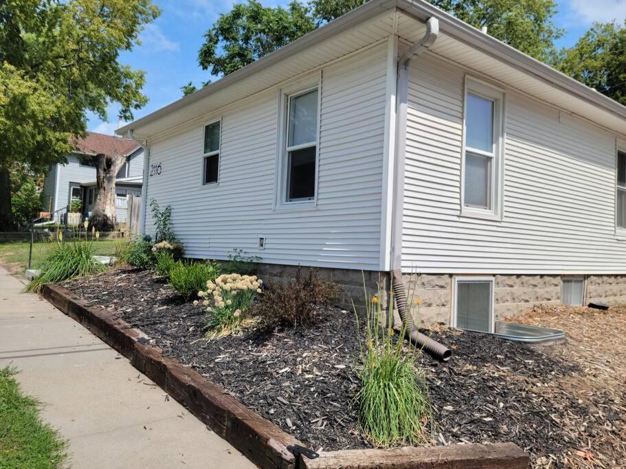 Cute Cottage-2 Min From Downtown Lincoln Exterior photo